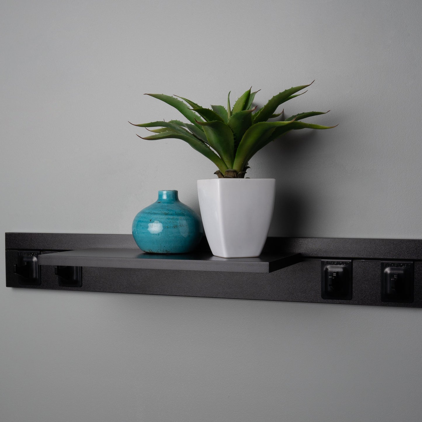 800mm Backpanel With 400mm Shelf & 4 Hooks
